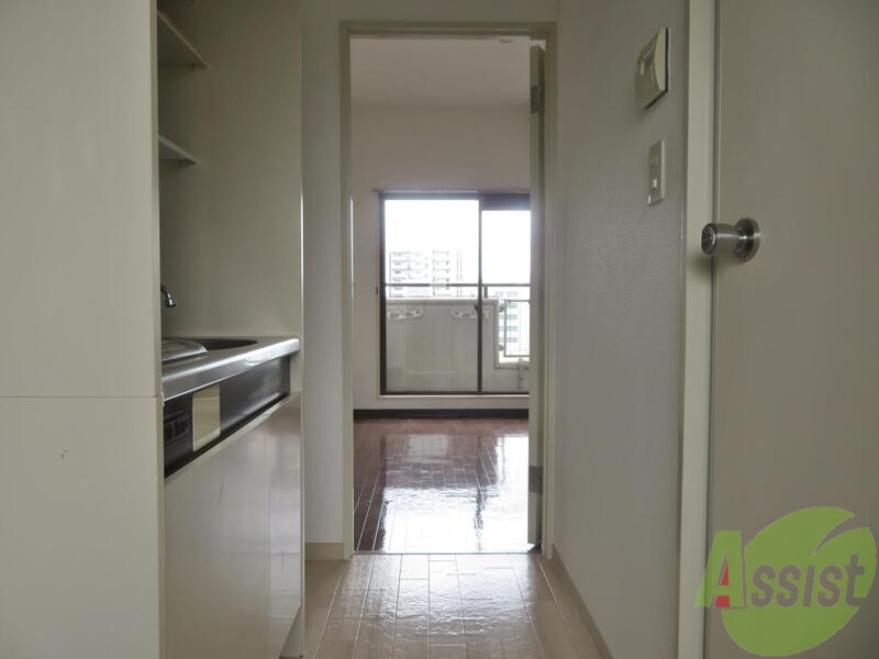 玄関　玄関を開ければ太陽が顔を覗かせます。暖かくて気持ち良い。