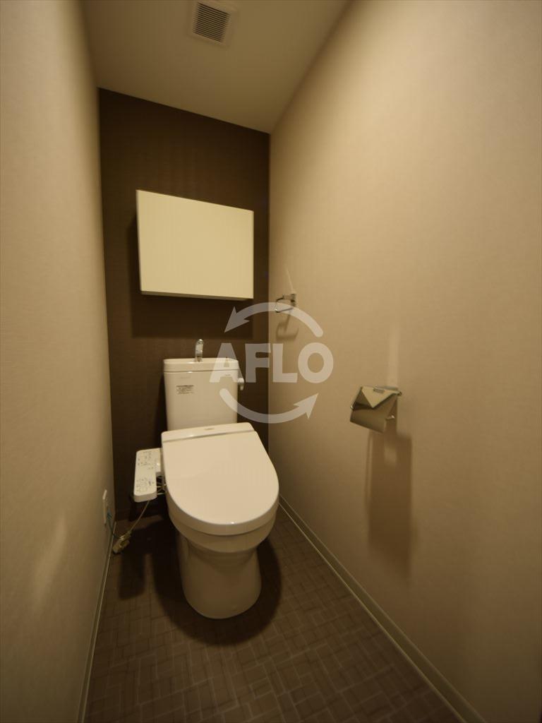 トイレ　ルボワ天満橋　温水洗浄便座