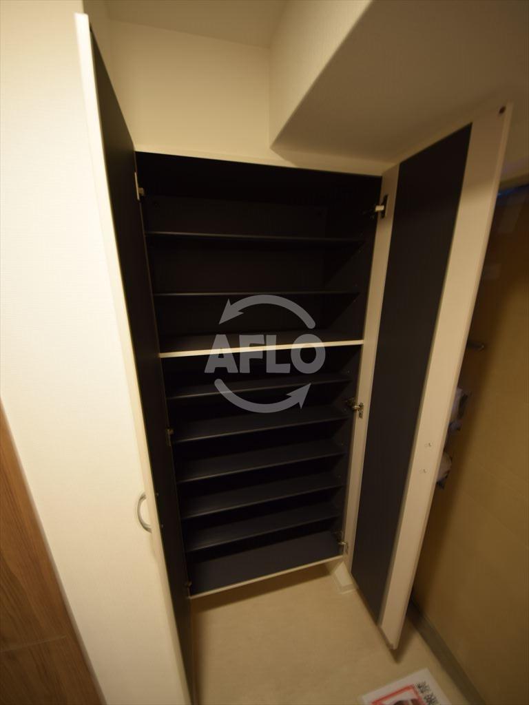 収納　ルボワ天満橋　シューズボックス