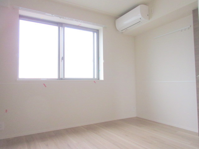 その他部屋・スペース　2面採光で明るい雰囲気のお部屋です