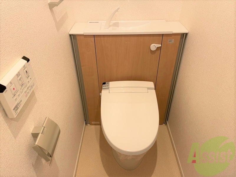 トイレ　こちらはトイレです。清潔感があり、安心して使用できます。