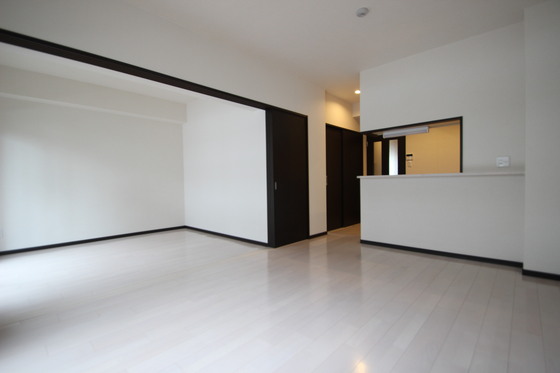 居室・リビング　※別号室の写真です