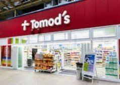 ドラックストア　トモズビーンズ赤羽店（ドラッグストア）まで750m