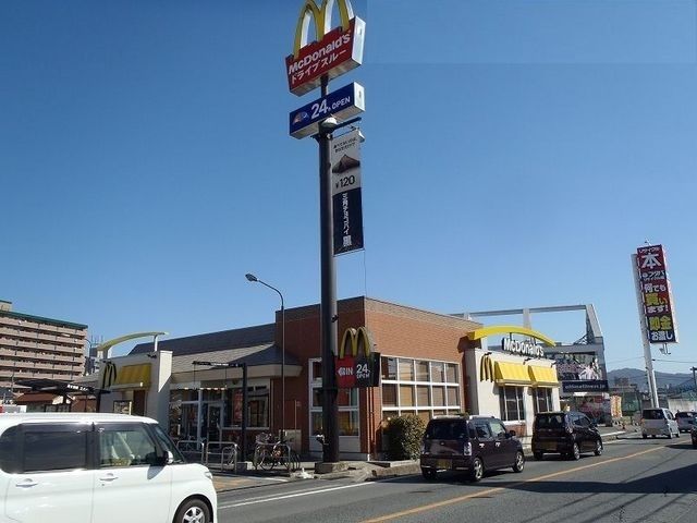 飲食店　マクドナルド寺家店（飲食店）まで500m