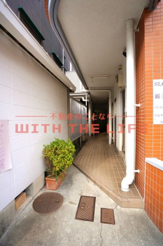 エントランス　建物の内部です