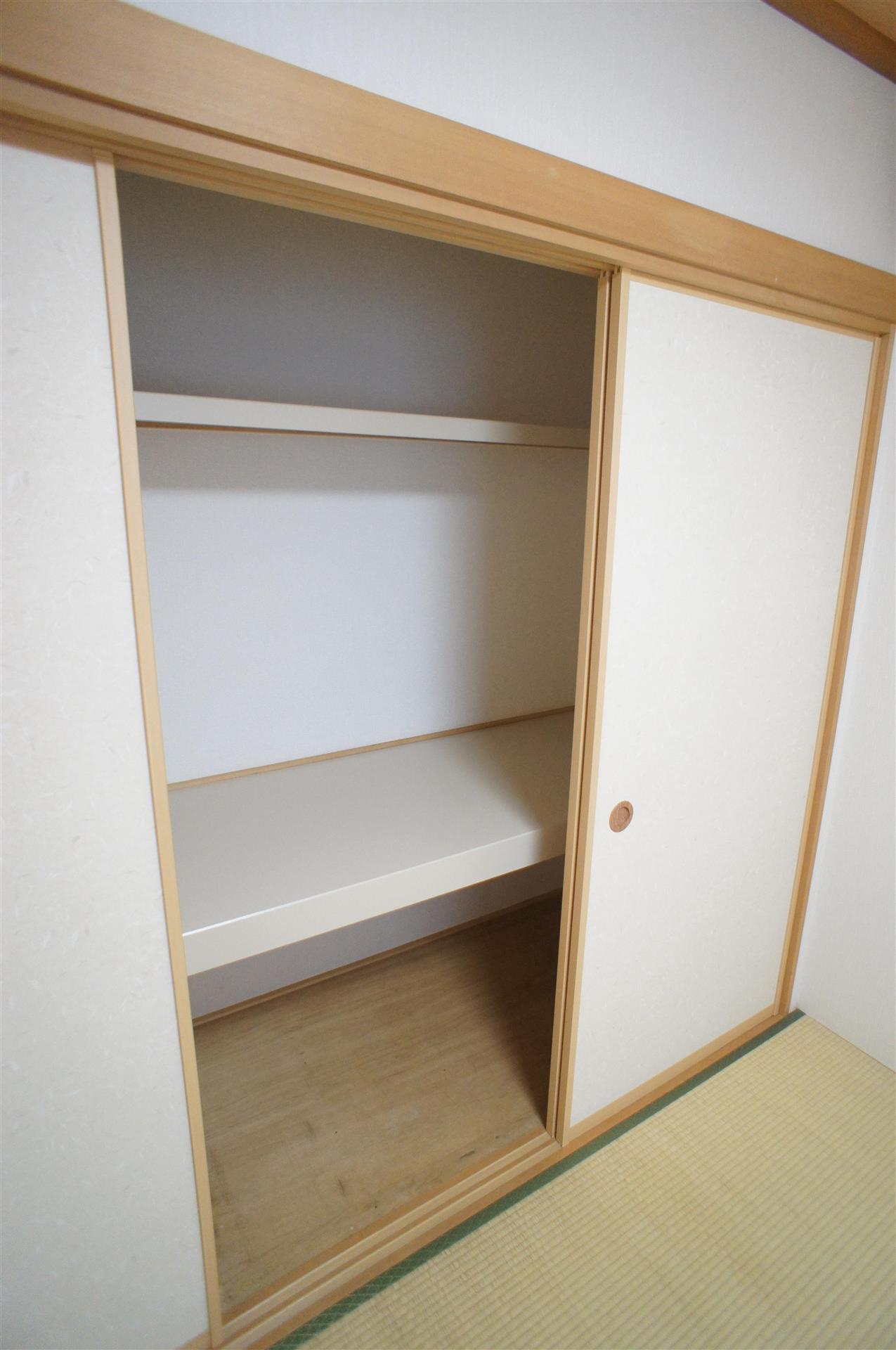 収納　押入