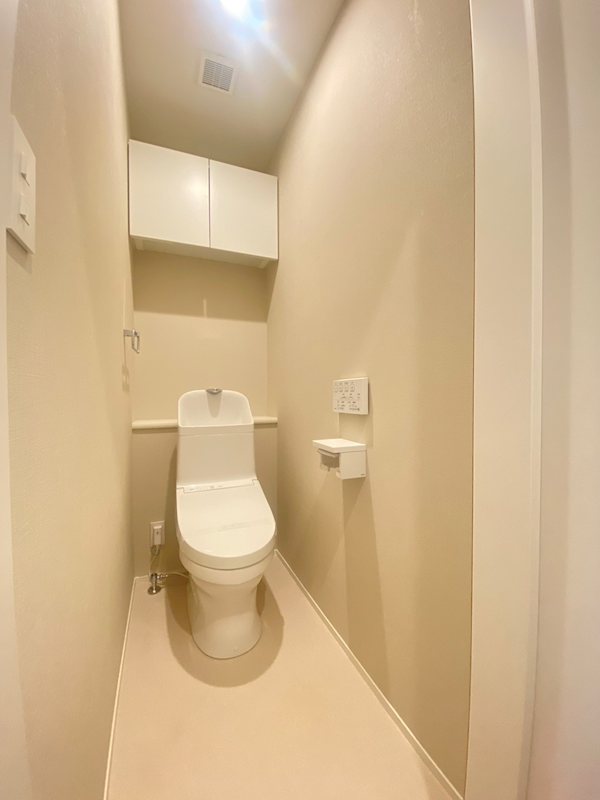 トイレ　清潔感のある空間を演出する温水洗浄便座