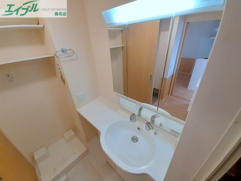 洗面設備　同物件別部屋のお写真です。