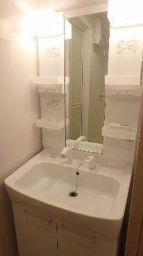 洗面設備　朝シャンも出来るシャワー付洗面台♪（イメージ）