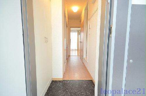 玄関　設備・仕様は号室により異なる為、現況を優先致します。