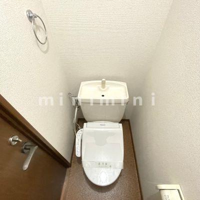 トイレ　※写真は別号室のものですので現状優先とさせていただきます