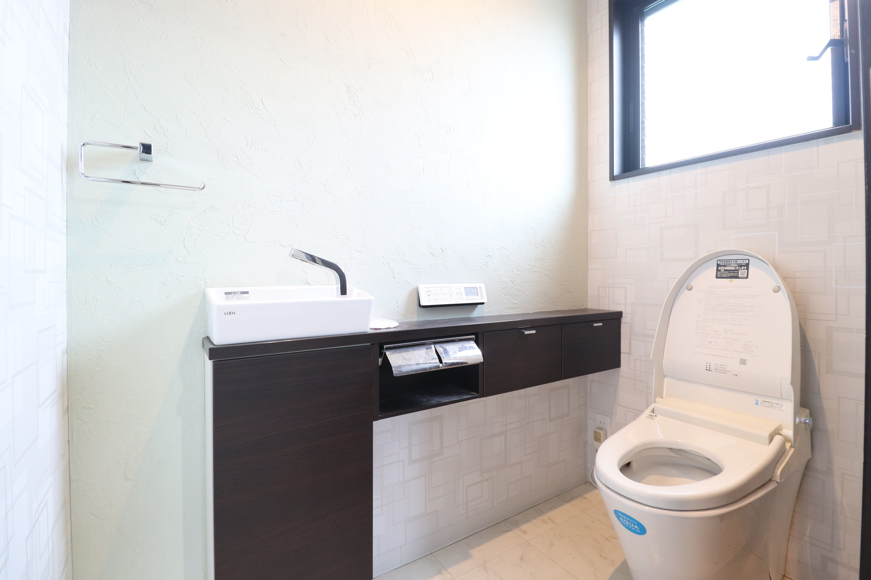 トイレ　トイレ内にも手洗い場付きで便利♪