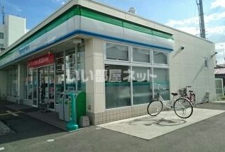 コンビニ　ファミリーマート堺南花田町東店（コンビニ）まで690m