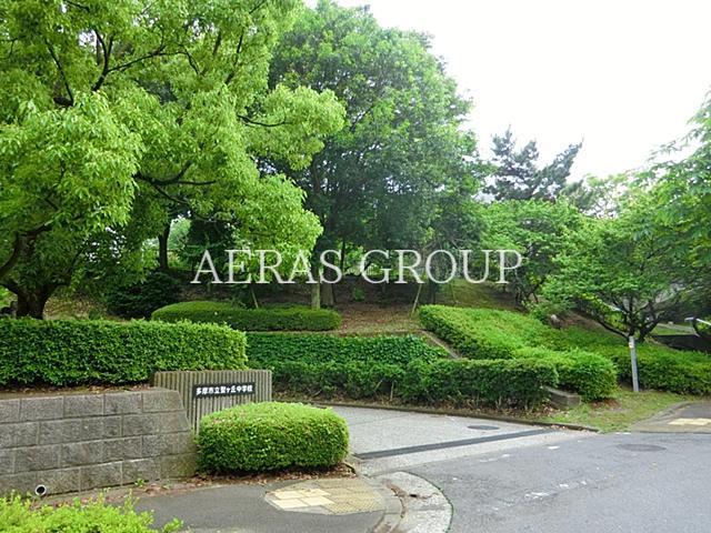 中学校　多摩市立聖ヶ丘中学校（中学校）まで697m