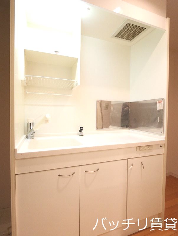 キッチン　別号室タイプの為、現状を優先致します。