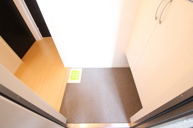 玄関　※別室の参考写真の為、現況優先です。