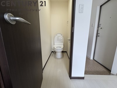 トイレ　温水洗浄便座付き♪