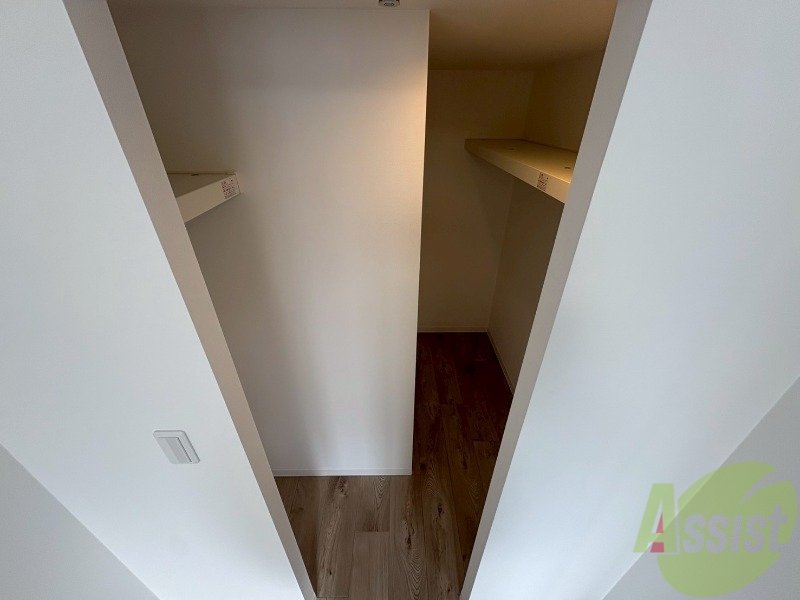 収納　クローゼットは奥行きもあり、荷物が多い方でも安心です。