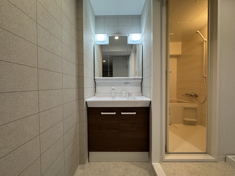 洗面設備　身支度に欠かせない独立洗面台♪