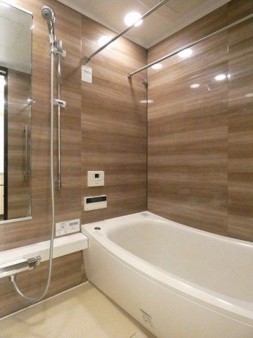 バス・シャワールーム　コンパクトで使いやすいお風呂です