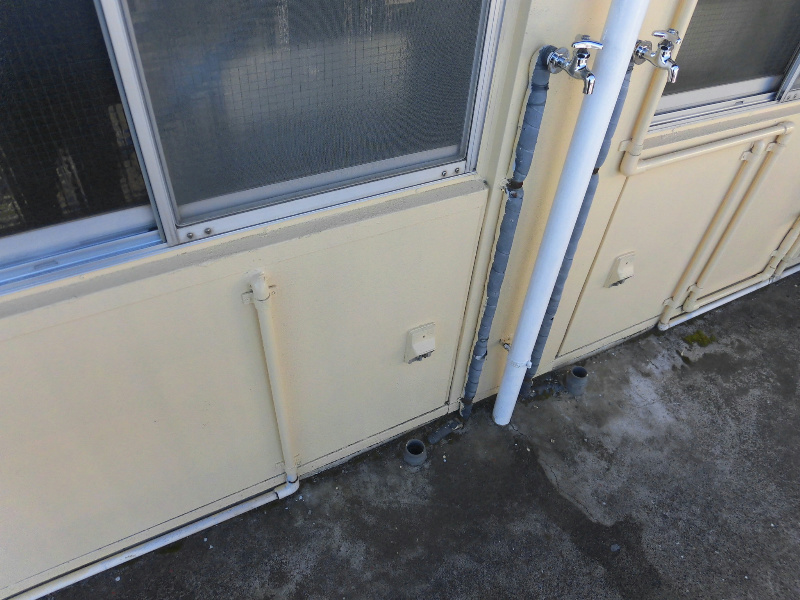 エントランス　室外洗濯機置場