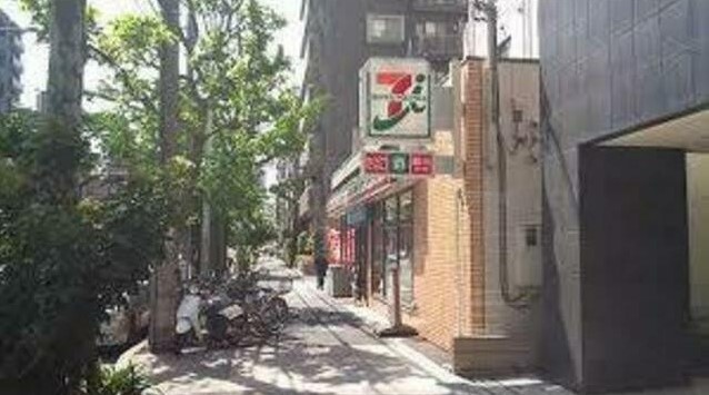 コンビニ　セブンイレブン（コンビニ）まで437m