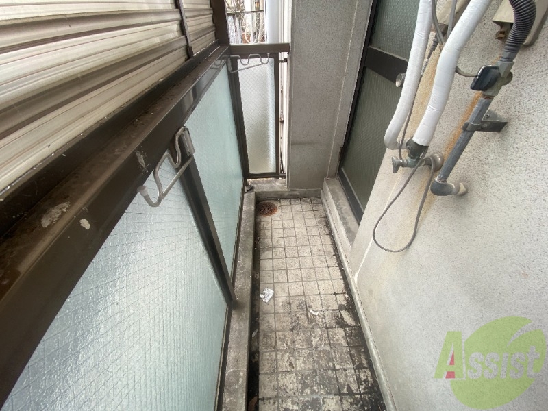 バルコニー　クリーニング前の写真です