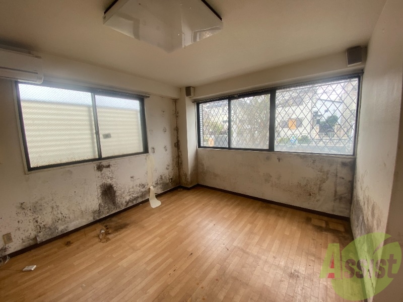 居室・リビング　クリーニング前の写真です