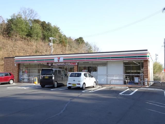 コンビニ　セブンイレブン（コンビニ）まで870m