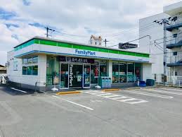 コンビニ　ファミリーマート 高松三条町店（コンビニ）まで204m