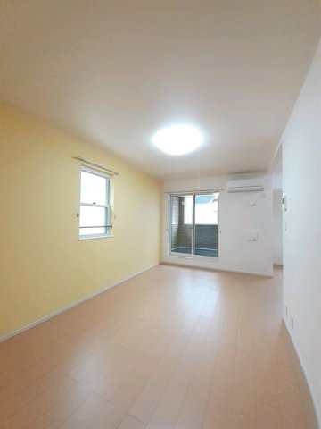 居室・リビング　こちらの居間で趣味の時間をお楽しみください