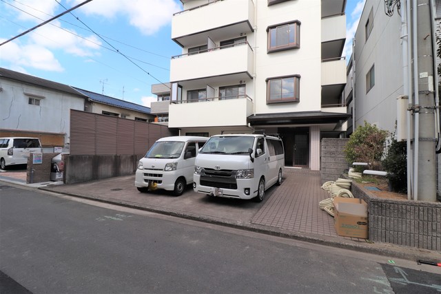 駐車場　敷地内駐車場