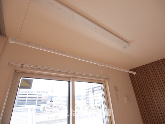 バルコニー　室内物干し