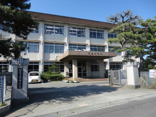 小学校　鈴鹿市立箕田小学校（小学校）まで437m
