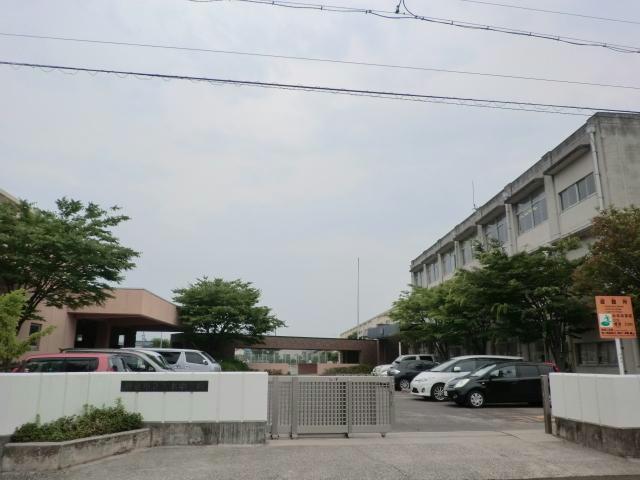 中学校　鈴鹿市立大木中学校（中学校）まで889m