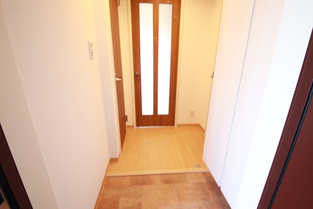 玄関　※別室の間取り違いの参考写真です。