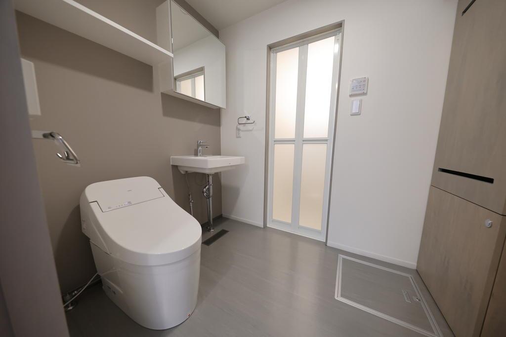 トイレ　トイレ