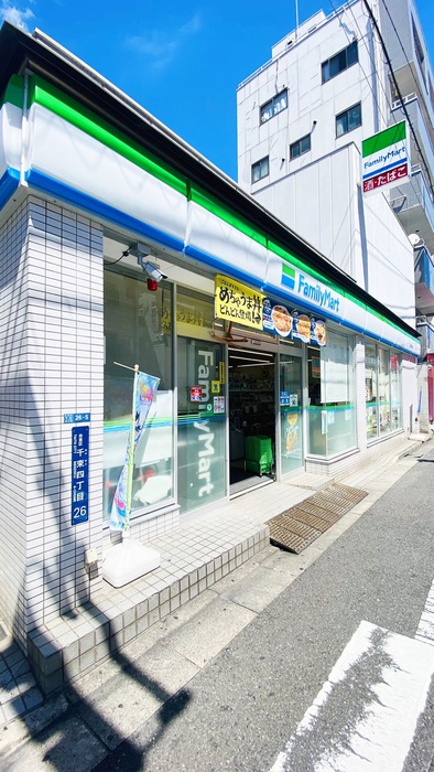 コンビニ　ファミリーマート（コンビニ）まで432m