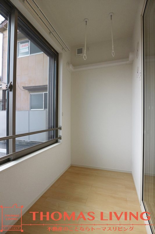 バルコニー　室内干しができるサンルームです。