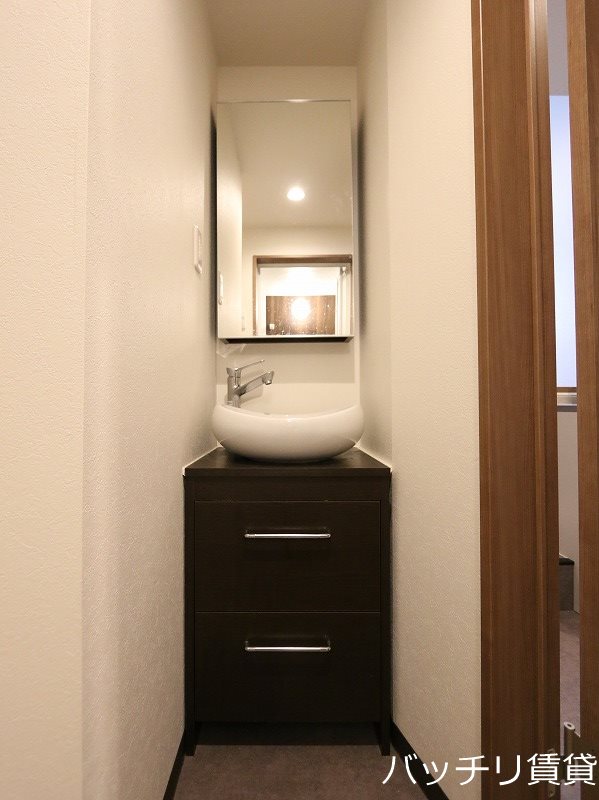 洗面設備　※同型タイプ写真のため、現状優先。