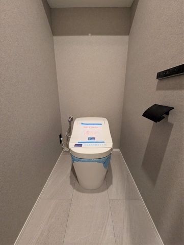 トイレ　落ち着いた色調のトイレです