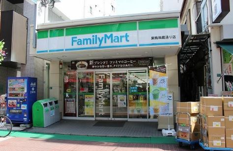 コンビニ　ファミリーマート巣鴨地蔵通り店（コンビニ）まで520m