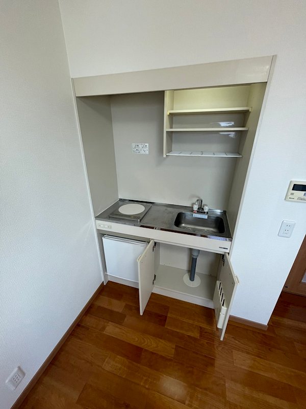 キッチン　ＩＨコンロ、ミニ冷蔵庫付き