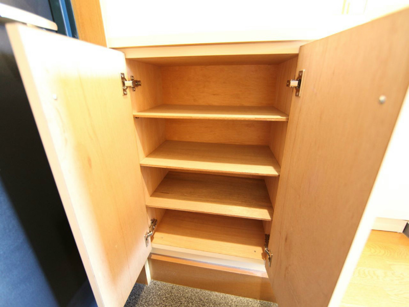 玄関　玄関　シューズボックス付