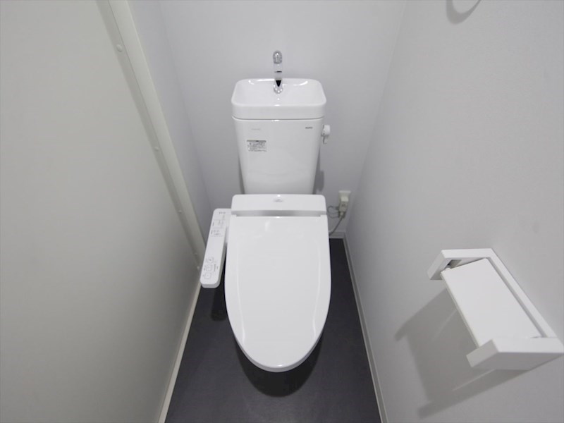 トイレ　温水洗浄暖房便座付トイレ　同仕様写真