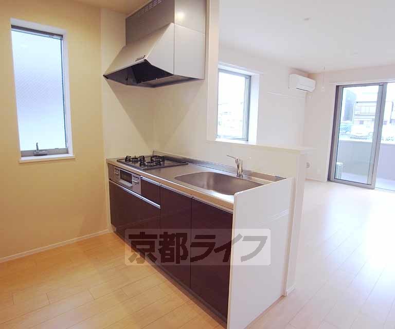 キッチン　カウンターキッチンからお部屋も見れます。