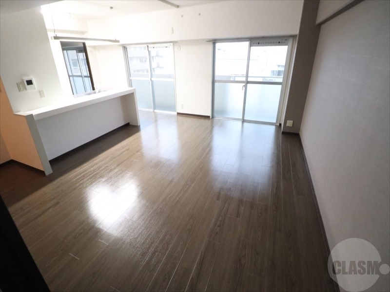 居室・リビング　１９帖の広々としたリビングルーム