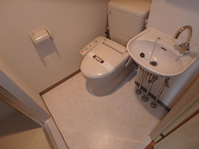 トイレ　※同仕様写真含む