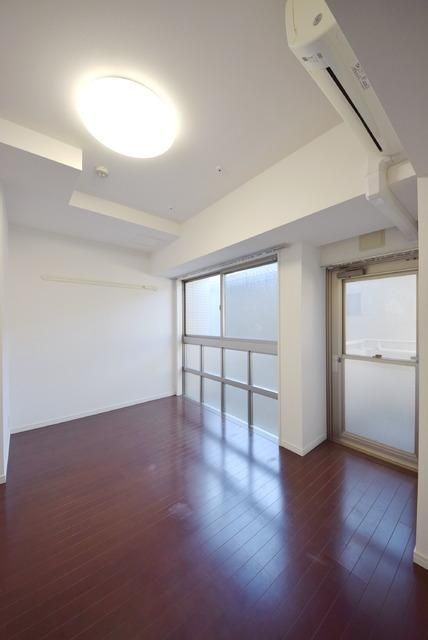 居室・リビング　フローリングの洋室