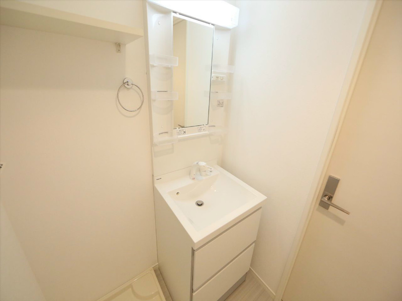 洗面設備　脱衣所　独立洗面台（シャンプードレッサー）洗濯機用意できます